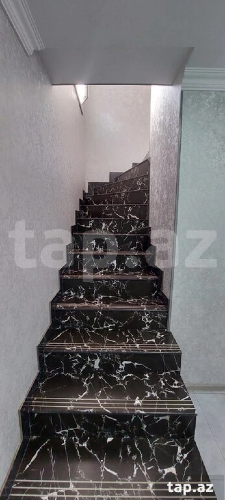 Satılır 6 otaqlı həyət evi