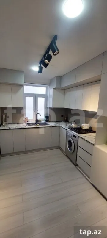 Satılır 6 otaqlı həyət evi