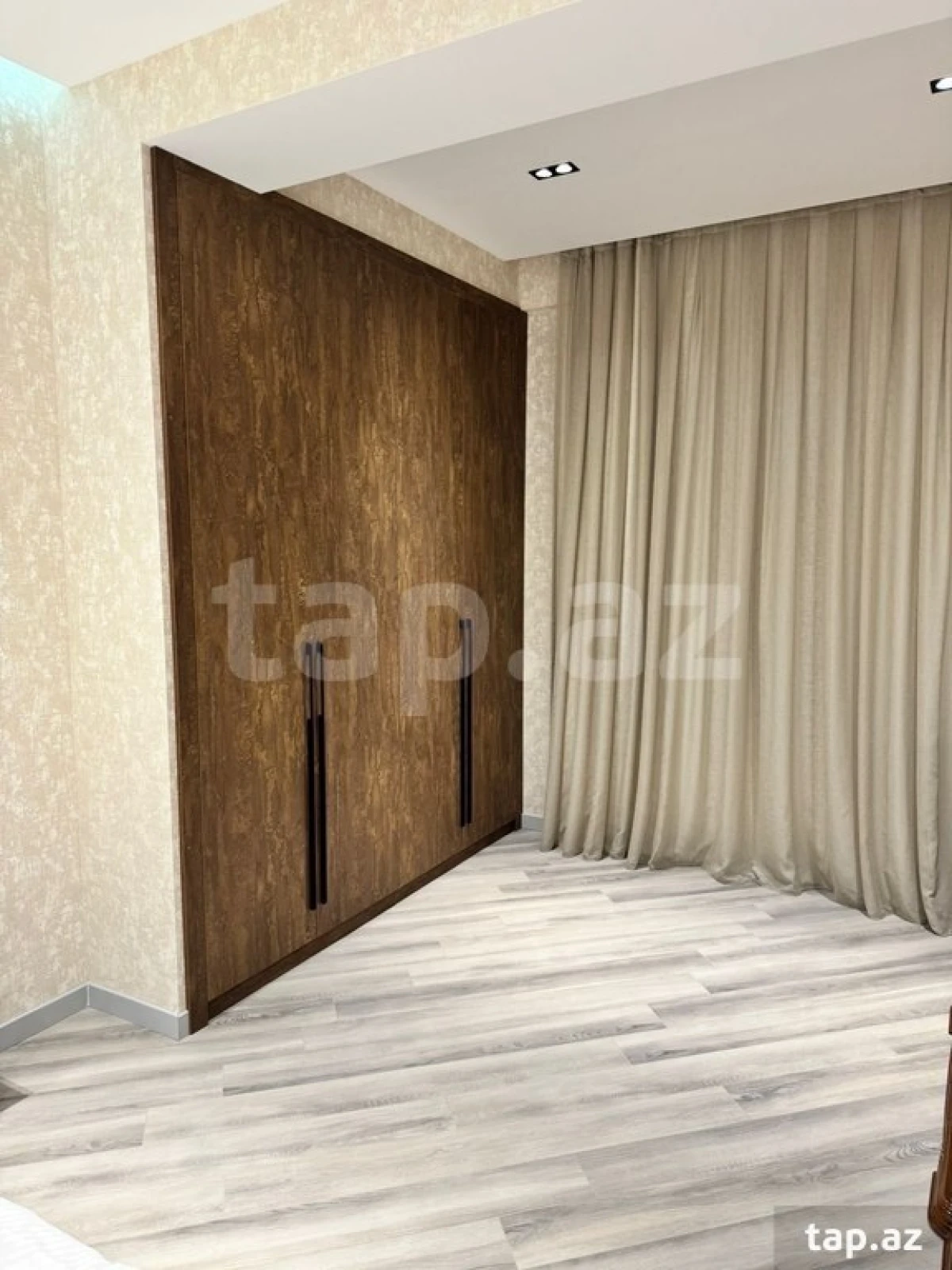 Kirayə verilir 2 otaqlı yeni tikili 119 m²