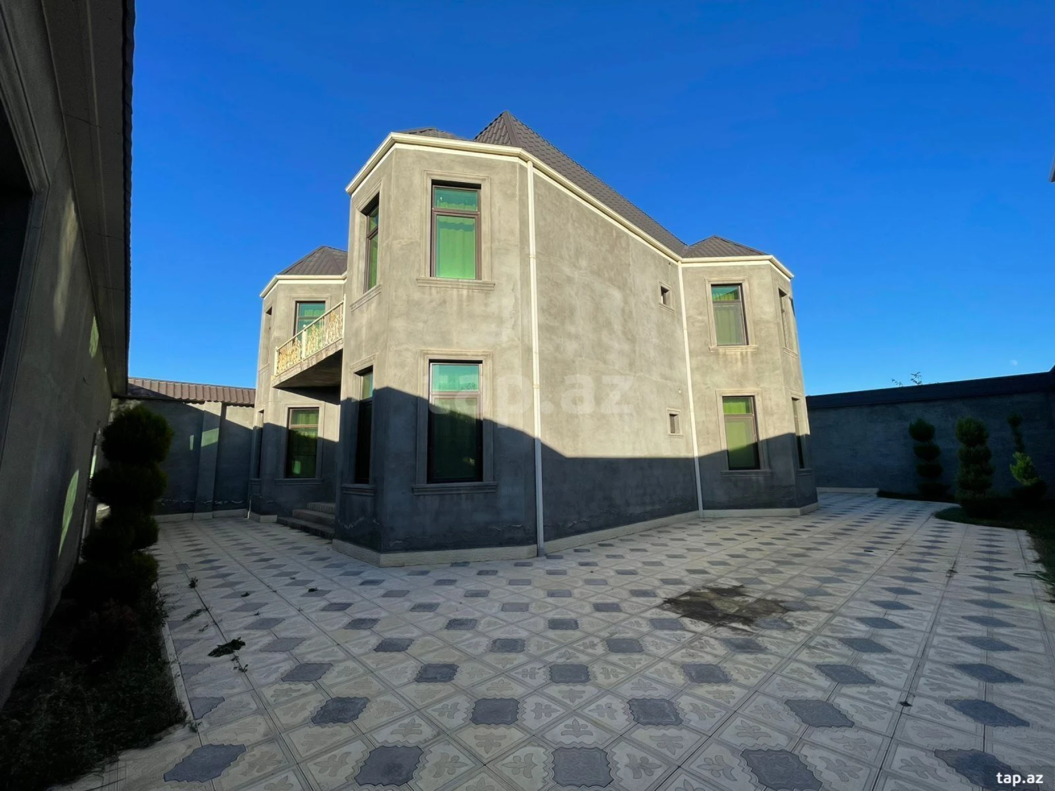 Satılır 4 otaqlı həyət evi