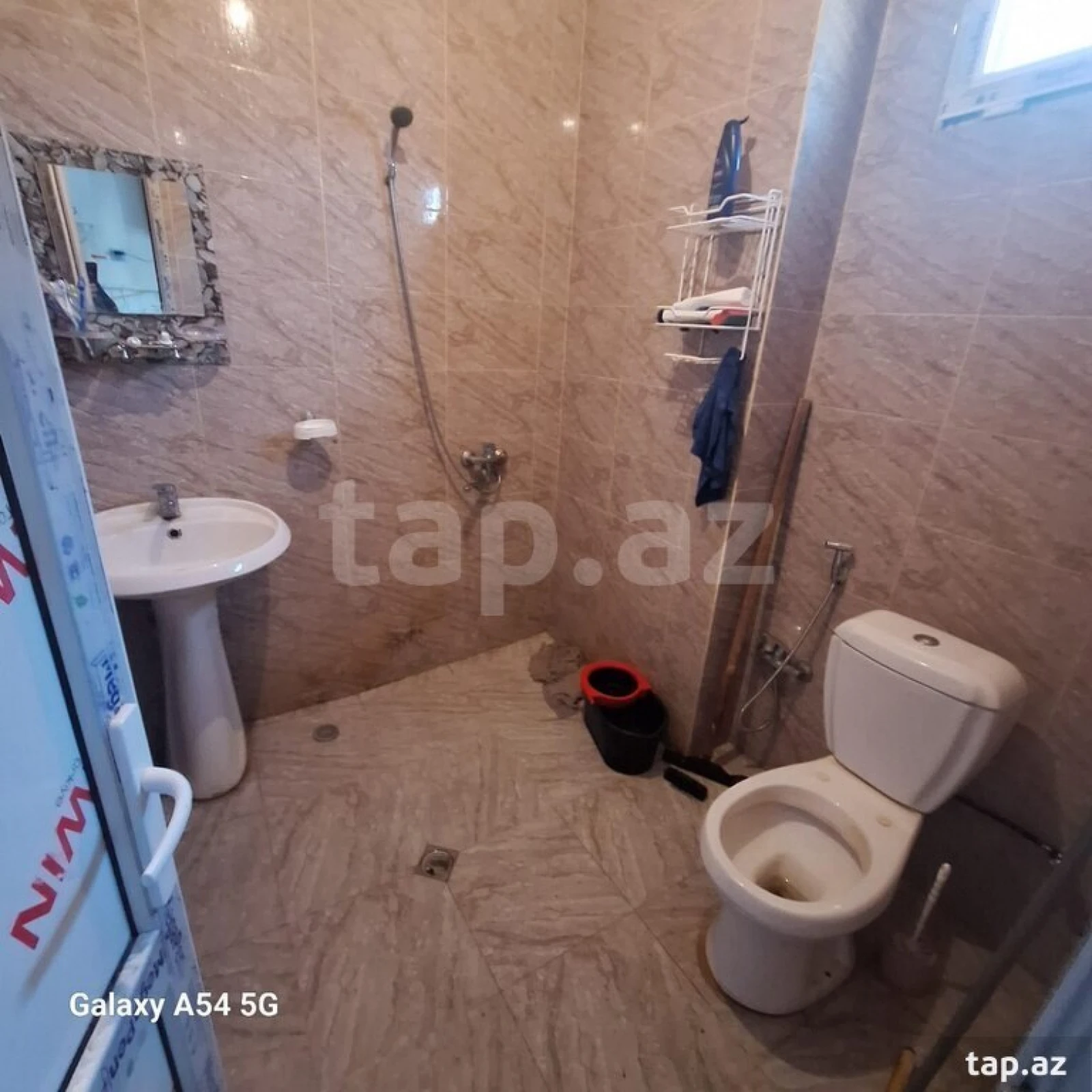 Kirayə verilir 5 otaqlı həyət evi