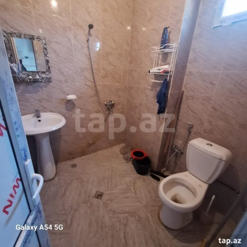 Kirayə verilir 5 otaqlı həyət evi