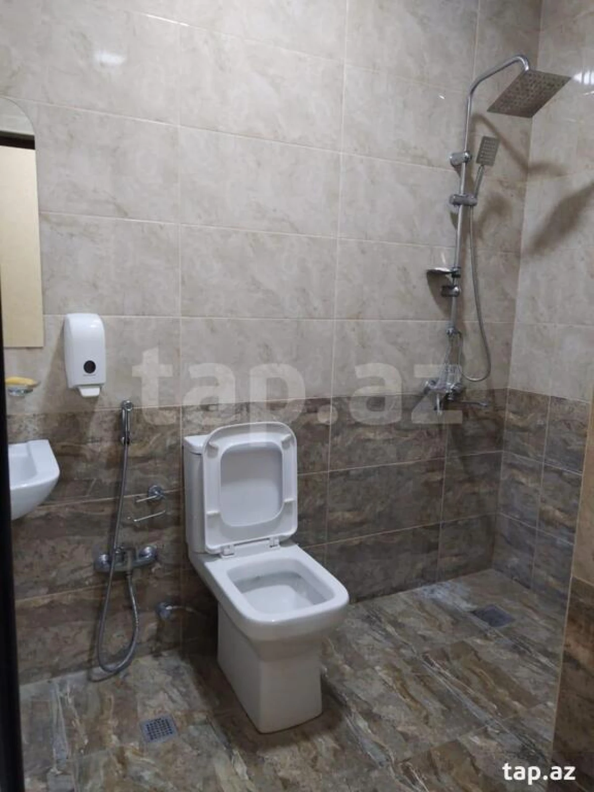 Kirayə verilir 3 otaqlı həyət evi