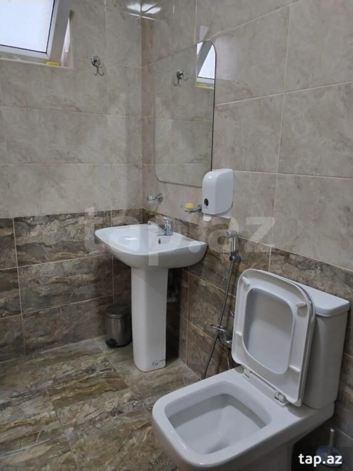 Kirayə verilir 3 otaqlı həyət evi