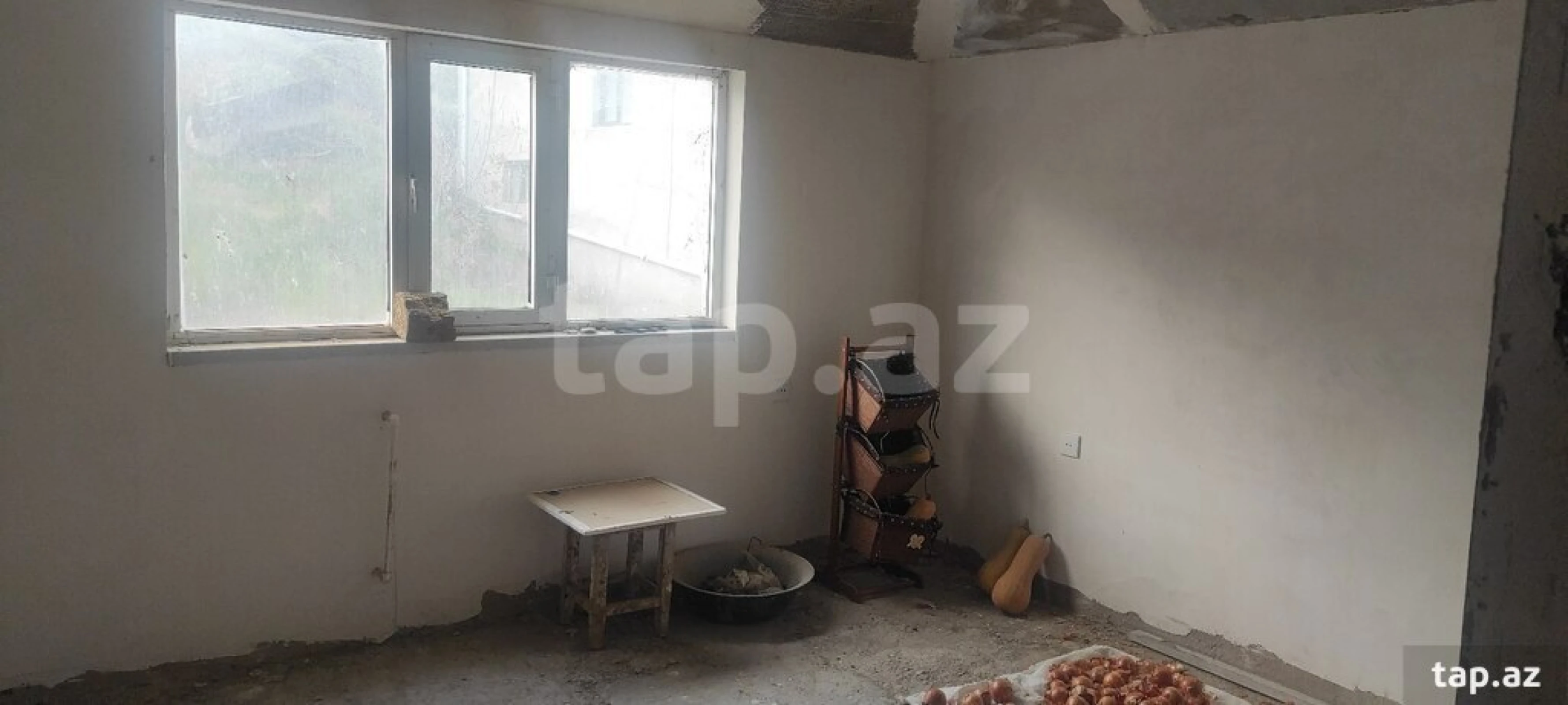 Satılır 6 otaqlı həyət evi