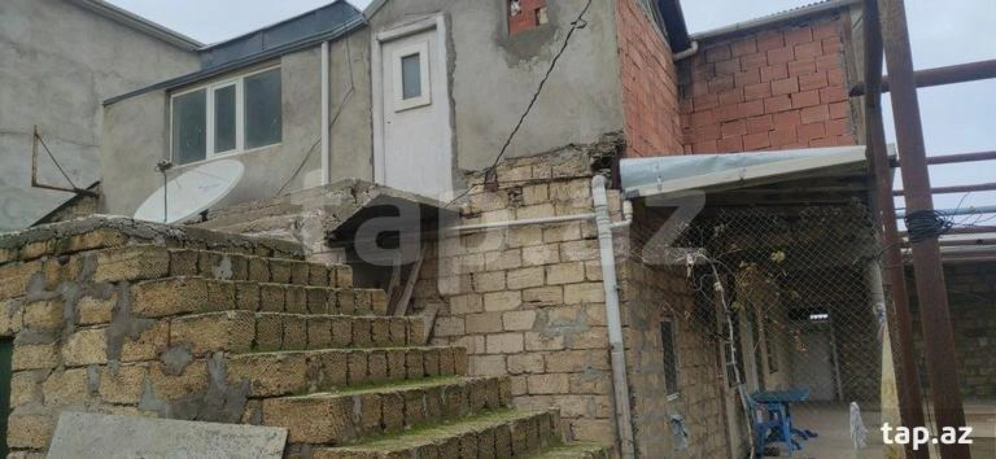 Satılır 6 otaqlı həyət evi