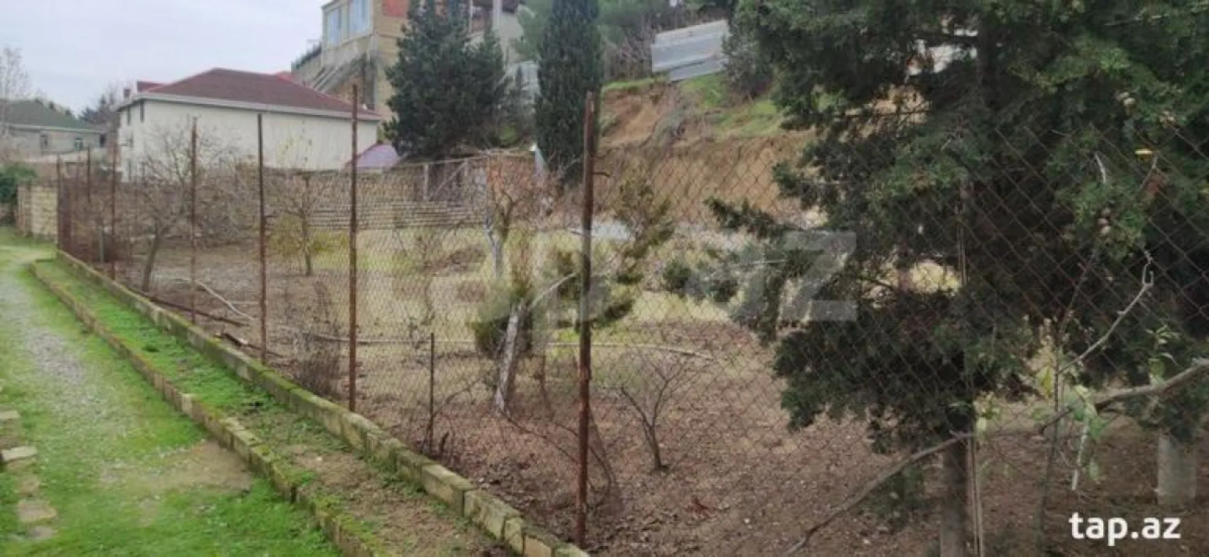 Satılır 6 otaqlı həyət evi