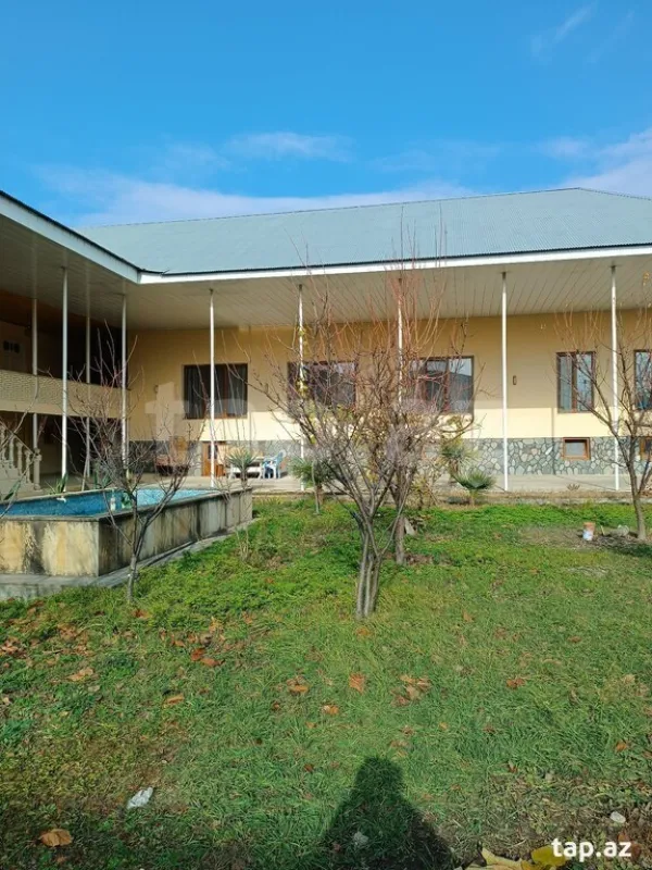 Satılır 6 otaqlı həyət evi 250 m²