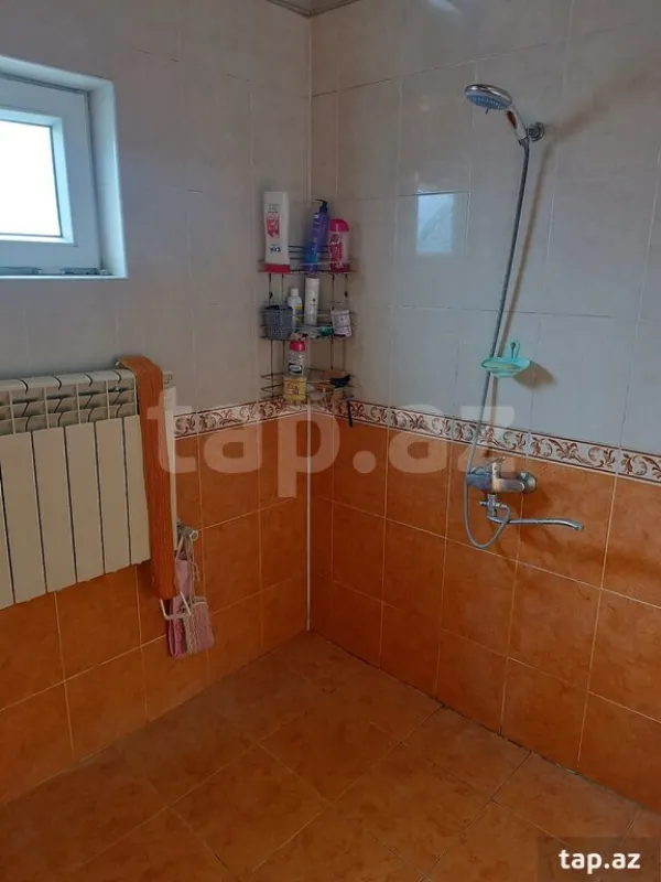 Satılır 6 otaqlı həyət evi 250 m²