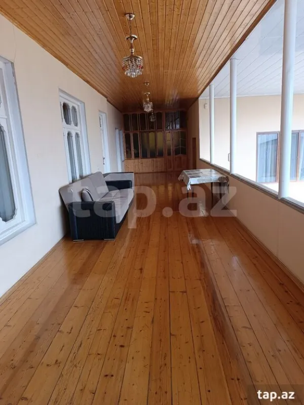 Satılır 6 otaqlı həyət evi 250 m²