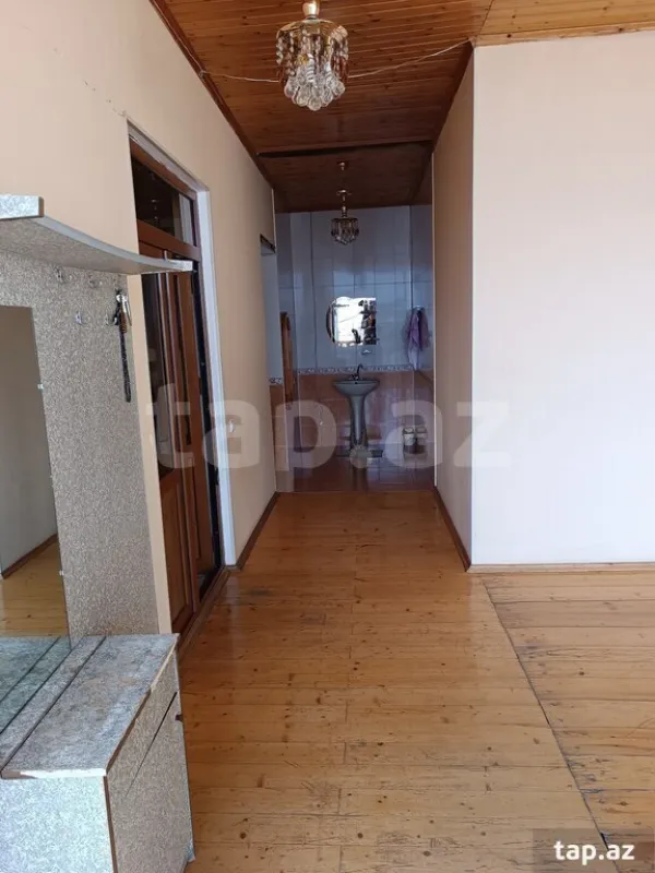 Satılır 6 otaqlı həyət evi 250 m²