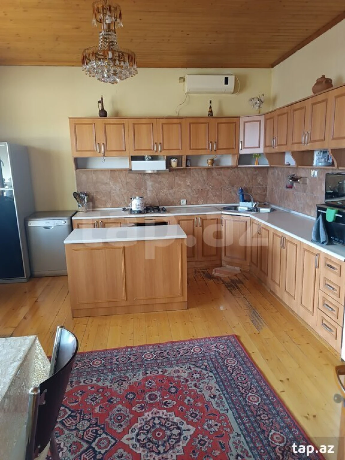 Satılır 6 otaqlı həyət evi 250 m²