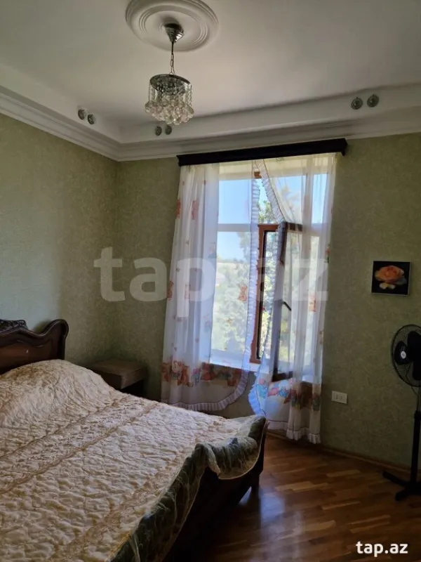 Satılır 4 otaqlı həyət evi