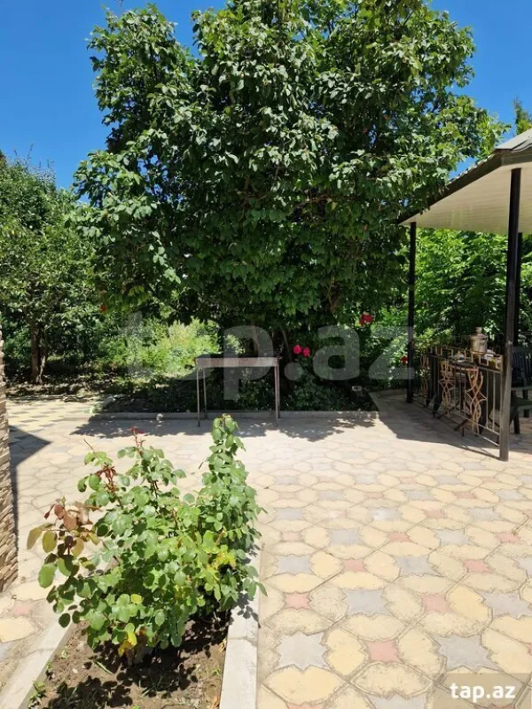 Satılır 4 otaqlı həyət evi