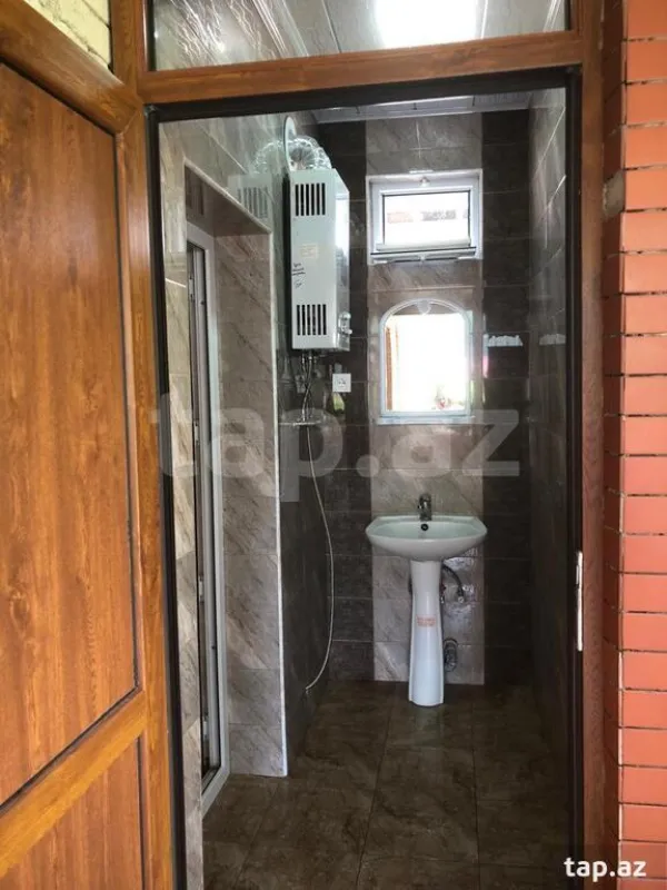 Kirayə verilir 4 otaqlı həyət evi