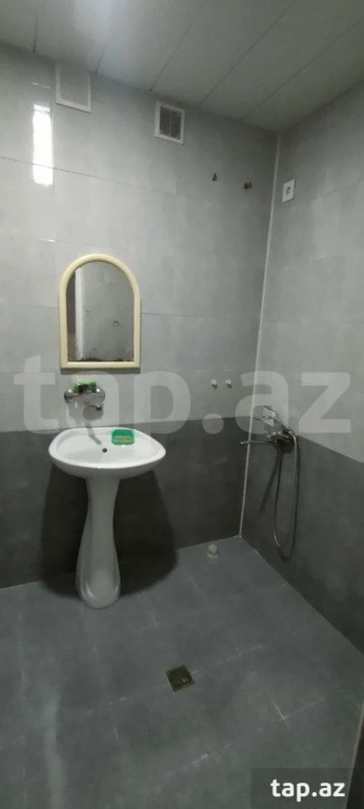 Kirayə verilir 4 otaqlı mənzil 100 m²