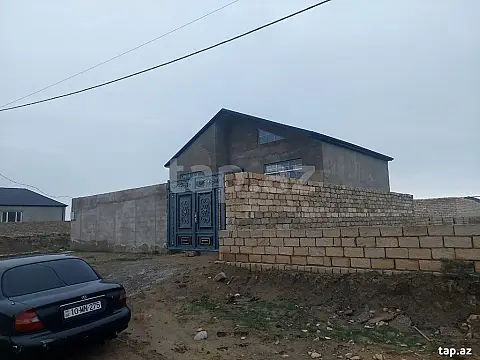 Satılır 4 otaqlı həyət evi
