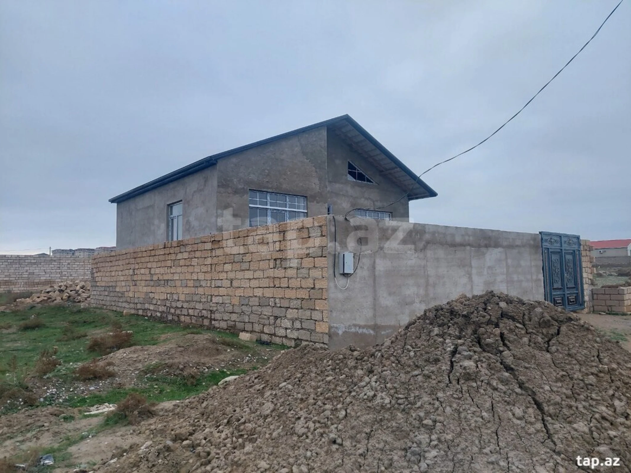 Satılır 4 otaqlı həyət evi