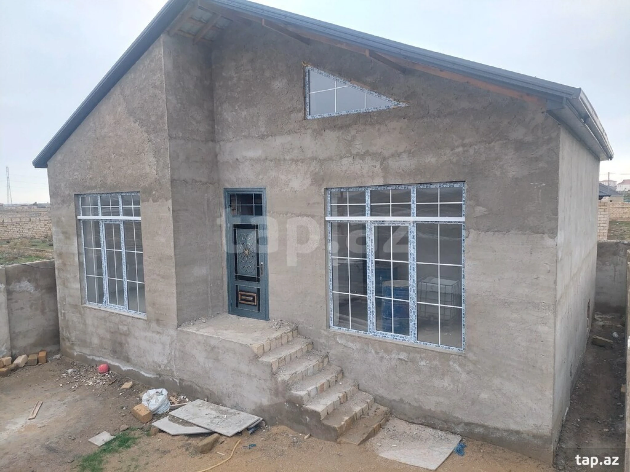 Satılır 4 otaqlı həyət evi