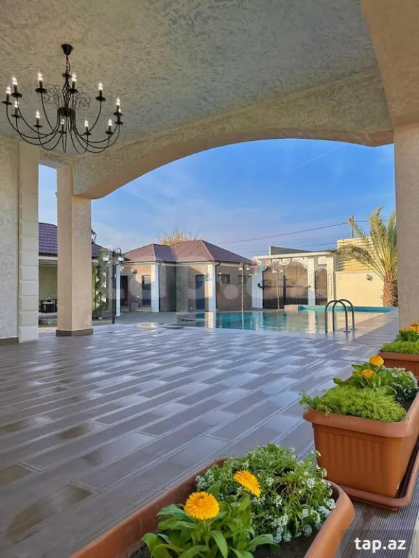 Satılır 6 otaqlı həyət evi