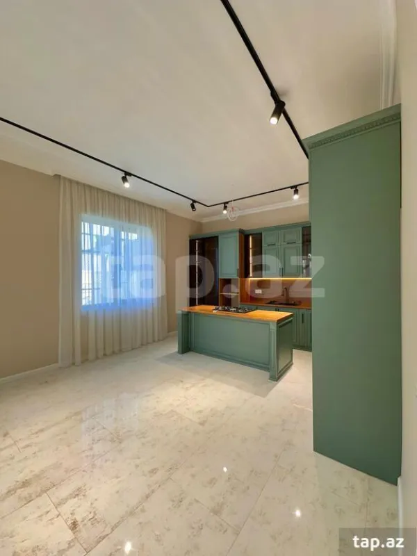 Satılır 6 otaqlı həyət evi