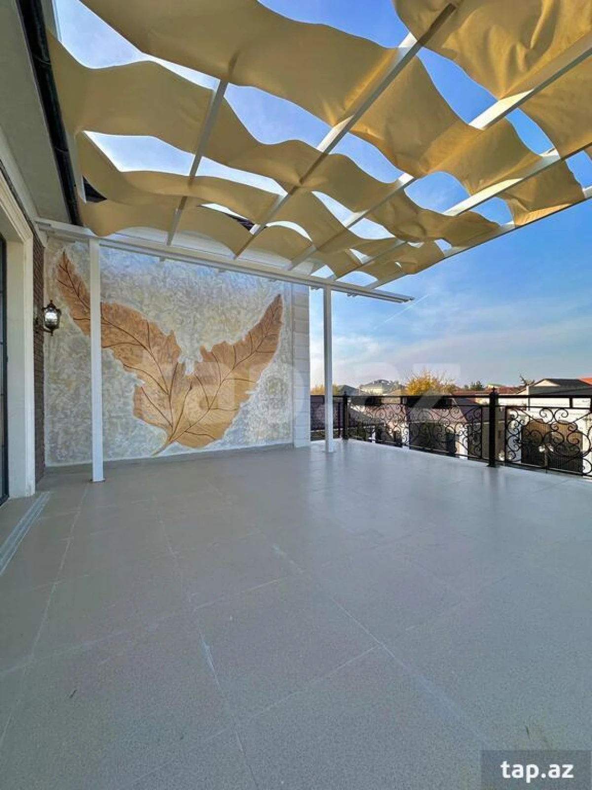 Satılır 6 otaqlı həyət evi