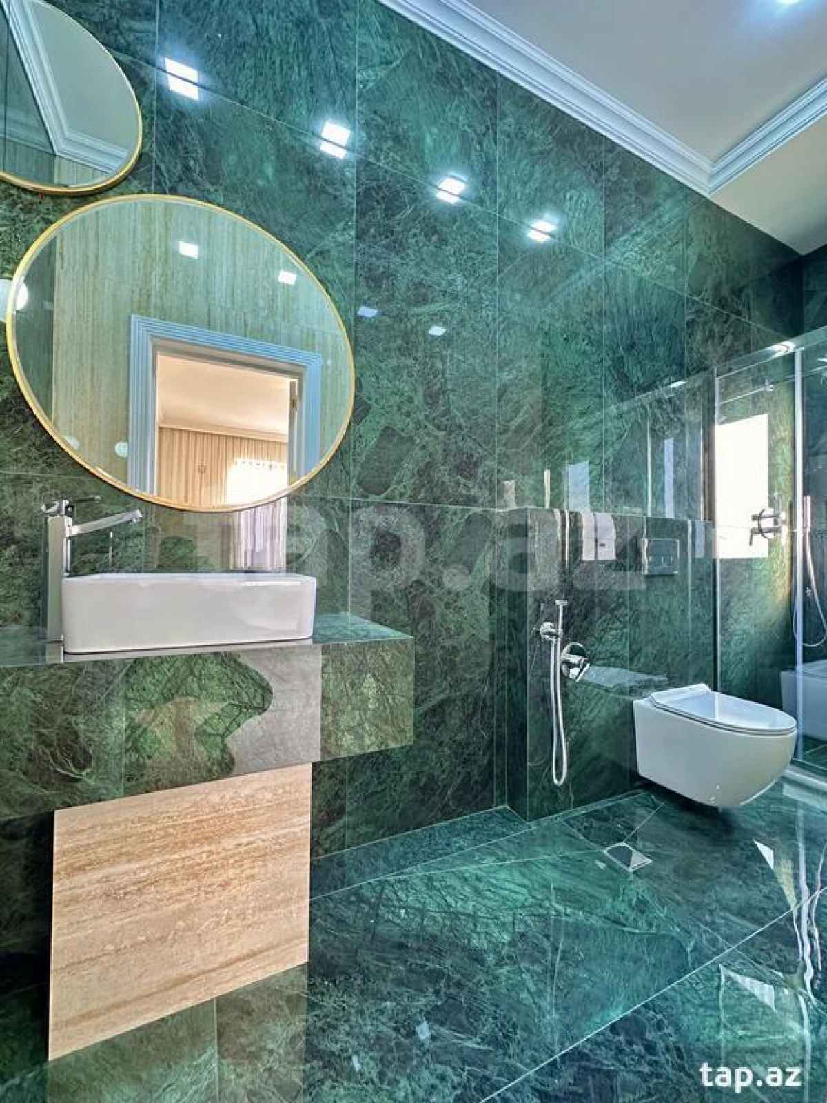 Satılır 6 otaqlı həyət evi