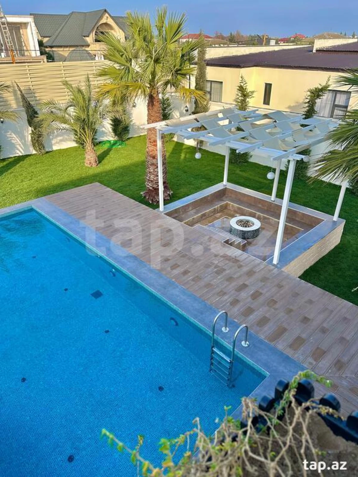 Satılır 6 otaqlı həyət evi