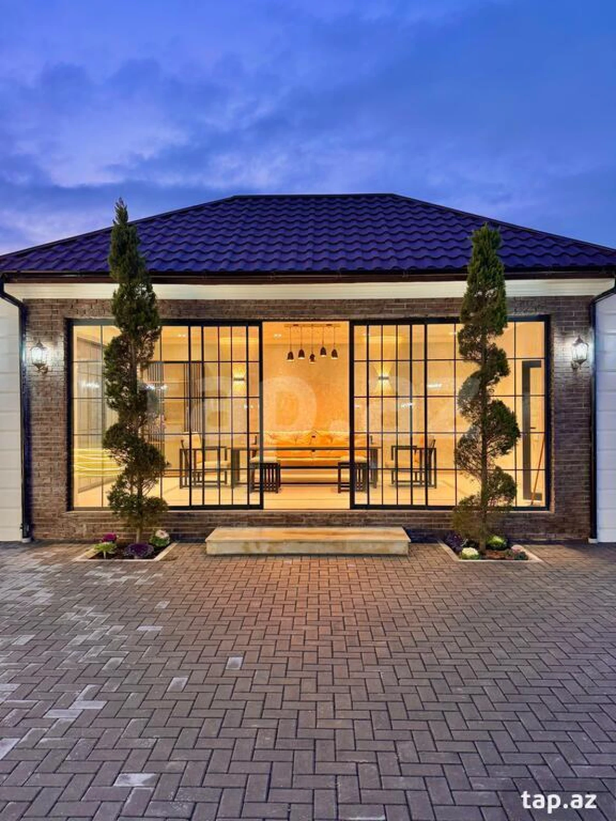 Satılır 6 otaqlı həyət evi