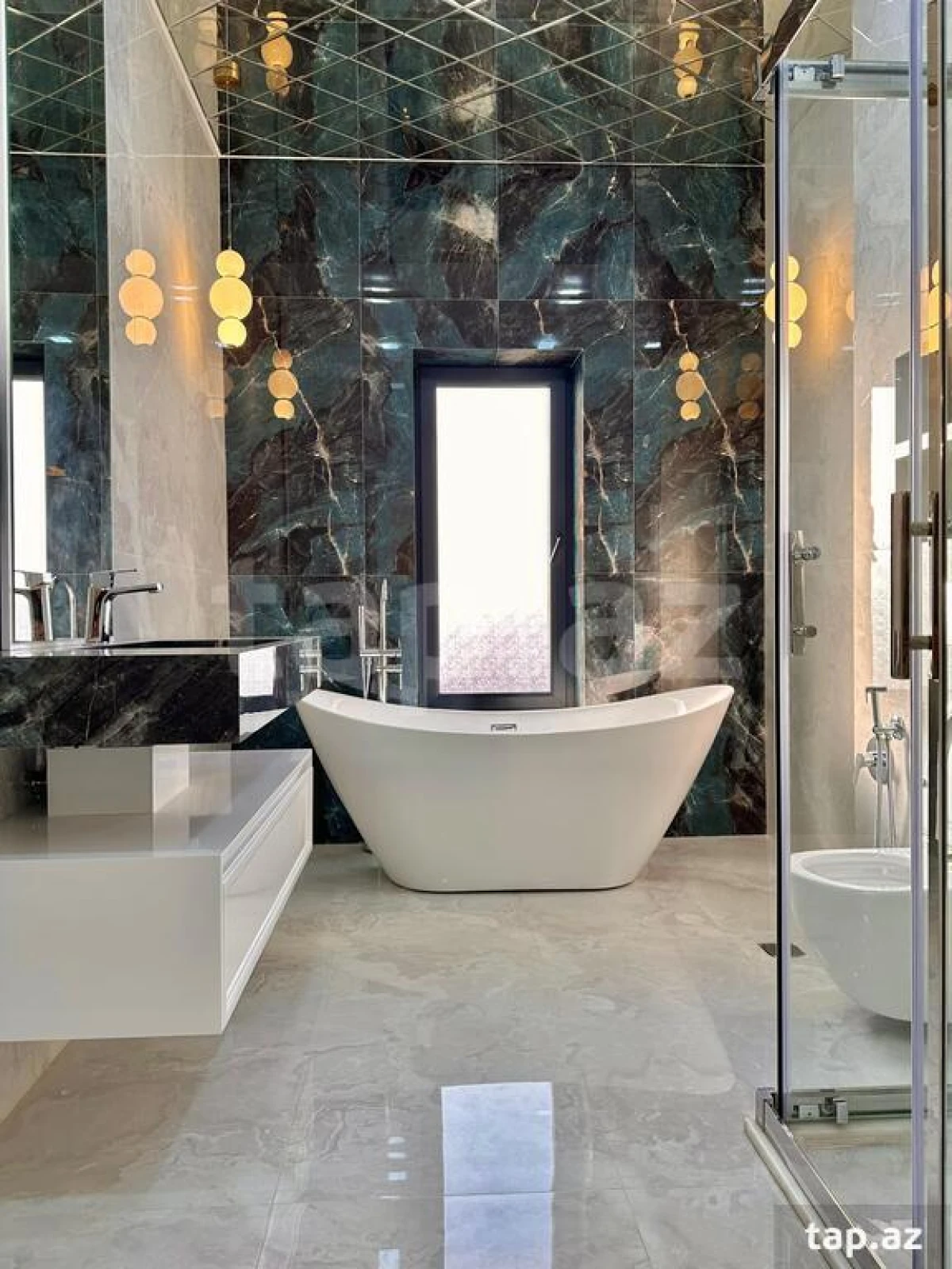 Satılır 6 otaqlı həyət evi