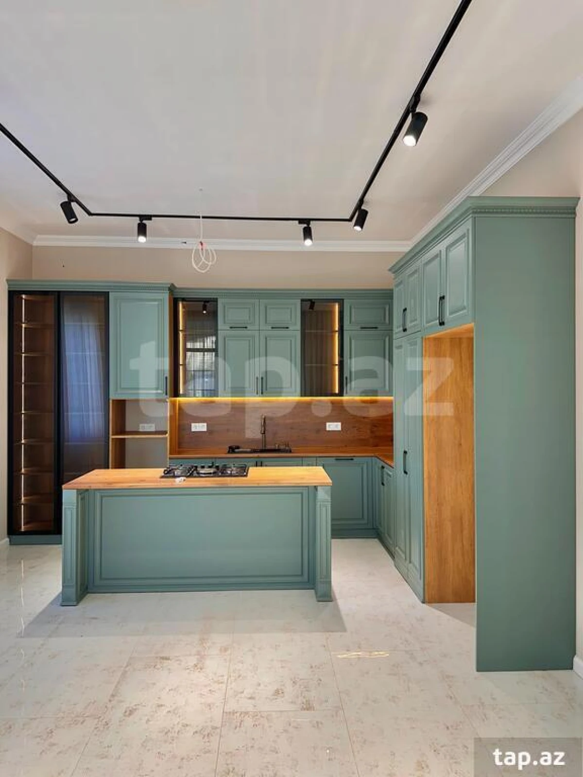 Satılır 6 otaqlı həyət evi