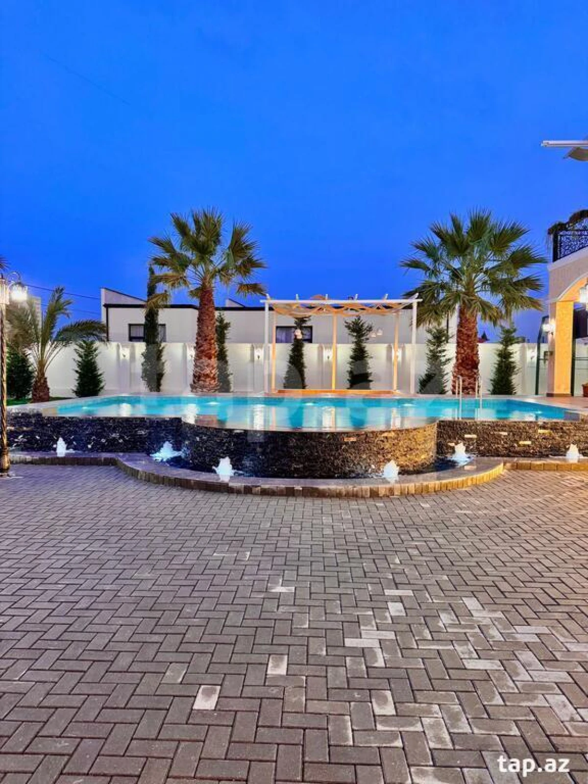 Satılır 6 otaqlı həyət evi