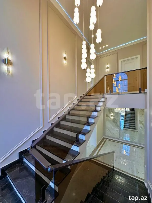 Satılır 6 otaqlı həyət evi