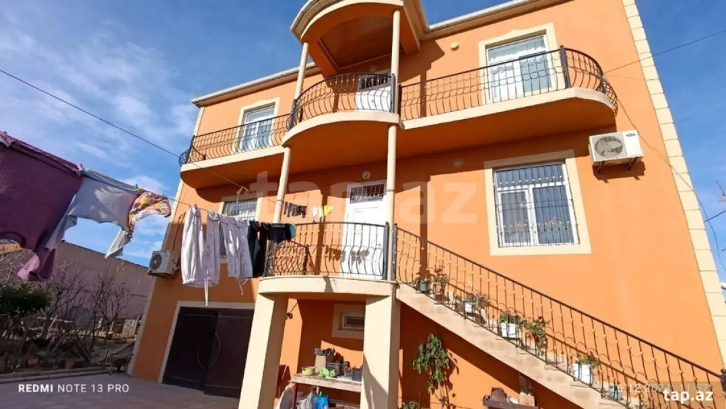 Satılır 9 otaqlı həyət evi 450 m²
