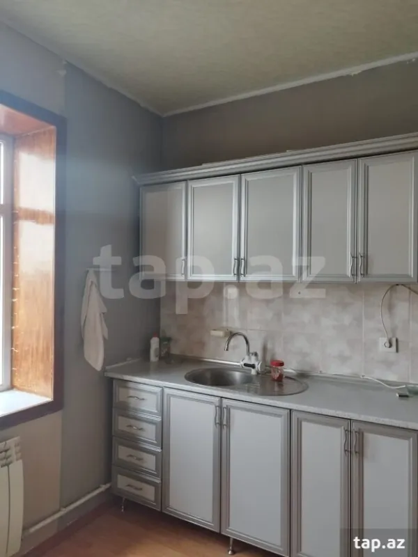 Satılır 4 otaqlı həyət evi 240 m²