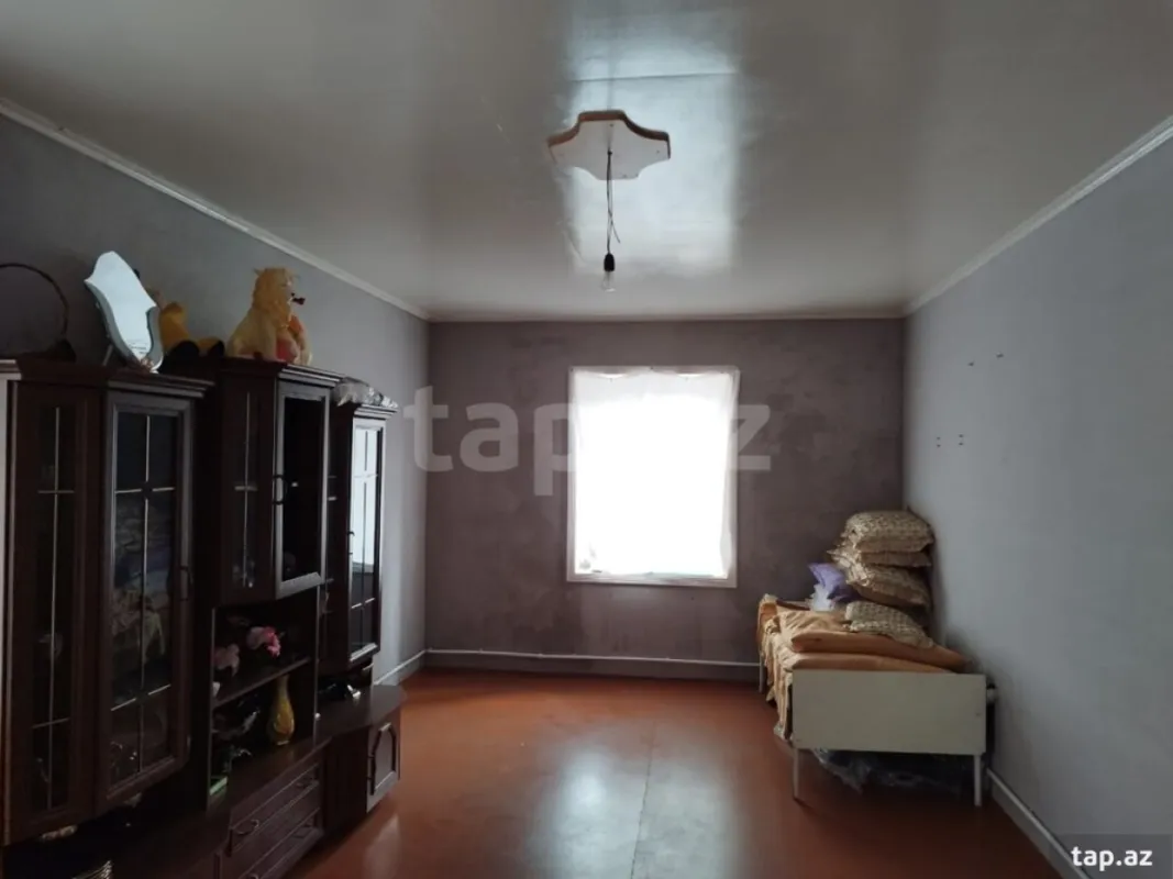 Satılır 4 otaqlı həyət evi 240 m²