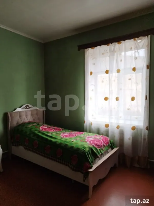 Satılır 4 otaqlı həyət evi 240 m²