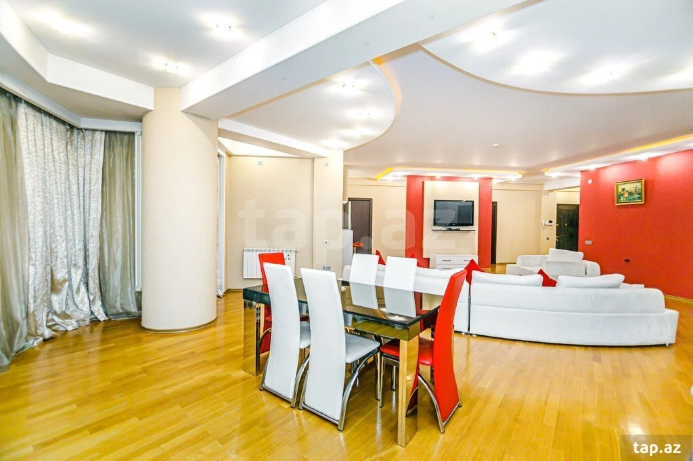 Kirayə verilir 4 otaqlı yeni tikili 200 m²