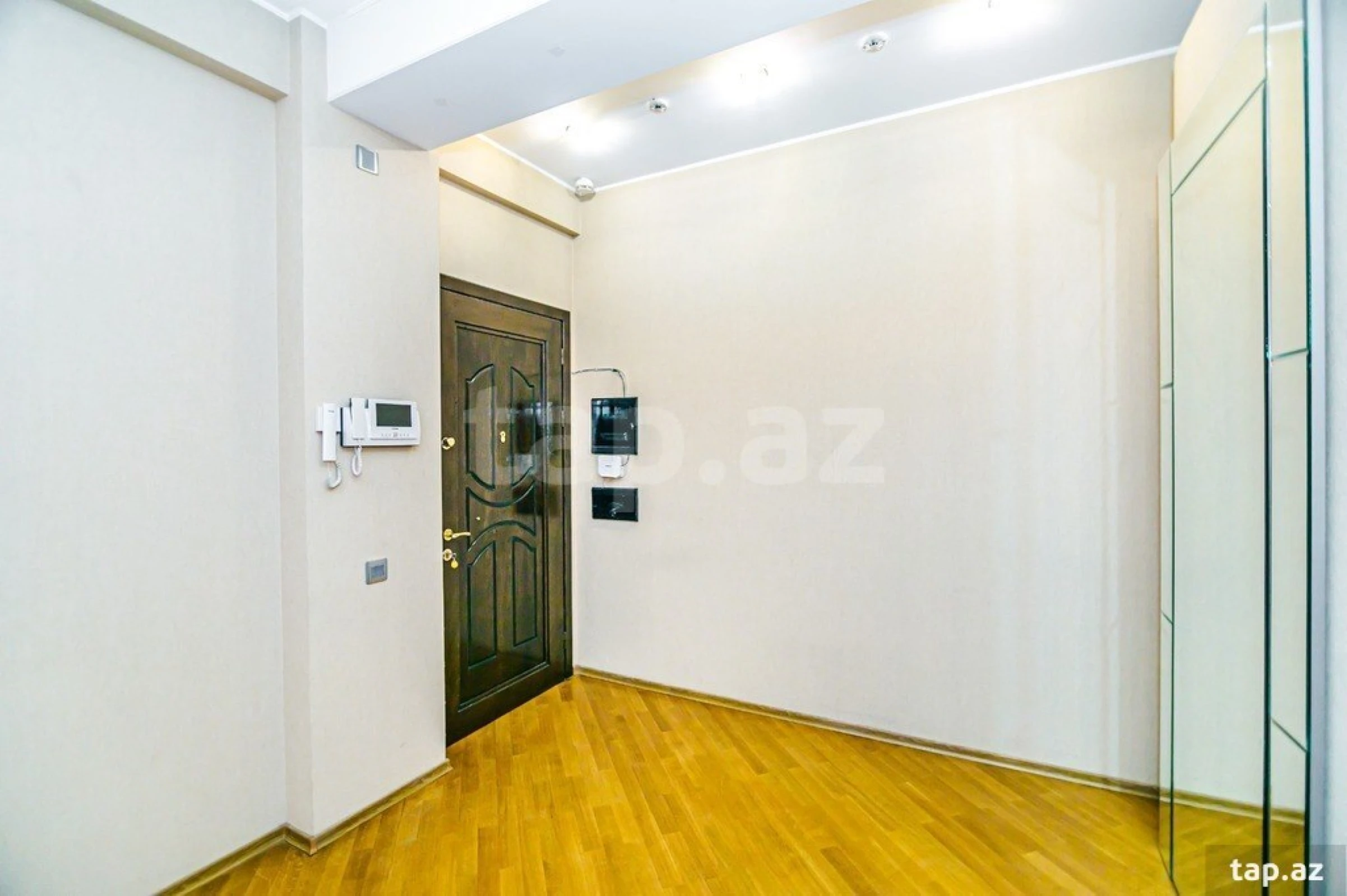 Kirayə verilir 4 otaqlı yeni tikili 200 m²