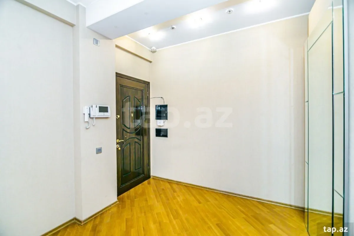 Kirayə verilir 4 otaqlı yeni tikili 200 m²