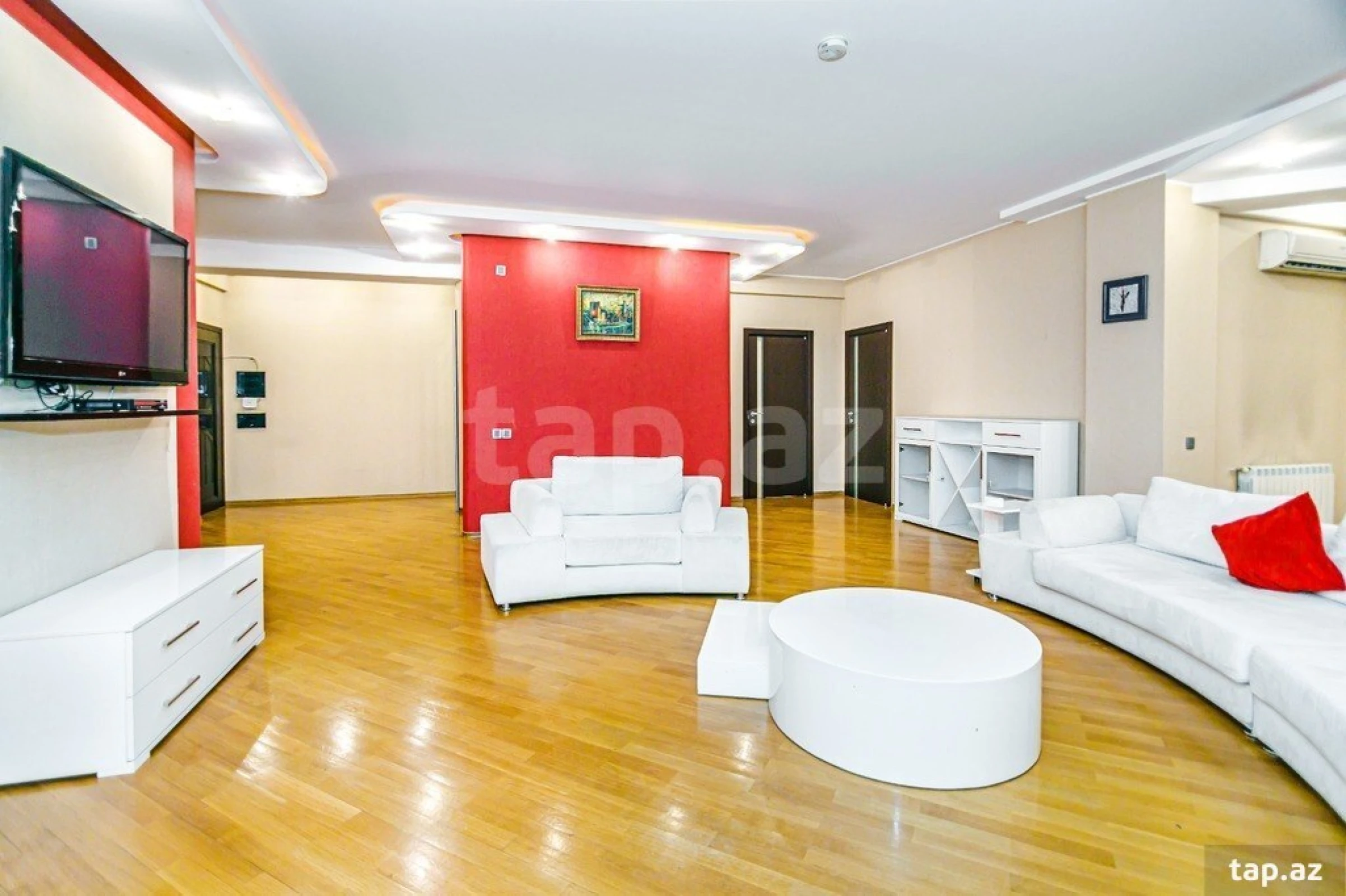 Kirayə verilir 4 otaqlı yeni tikili 200 m²