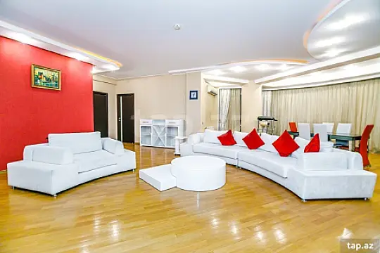 Kirayə verilir 4 otaqlı yeni tikili 200 m²
