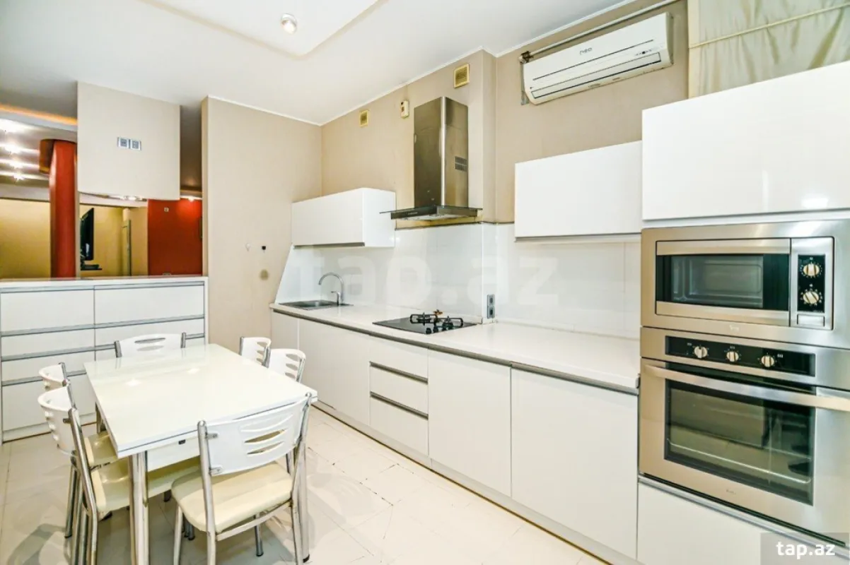 Kirayə verilir 4 otaqlı yeni tikili 200 m²