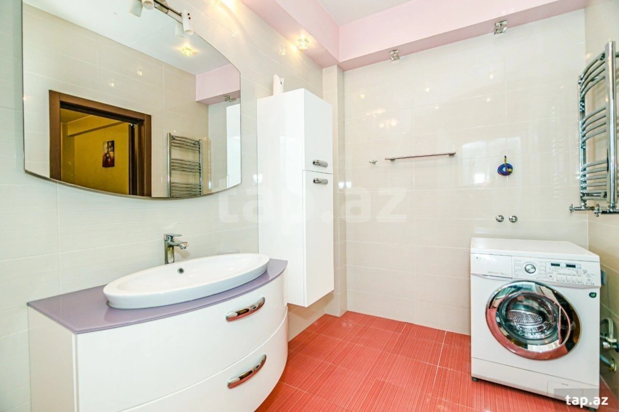 Kirayə verilir 4 otaqlı yeni tikili 200 m²