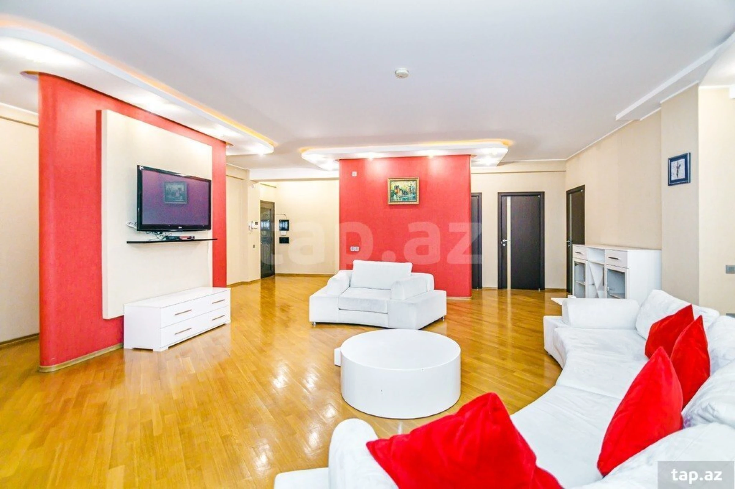 Kirayə verilir 4 otaqlı yeni tikili 200 m²