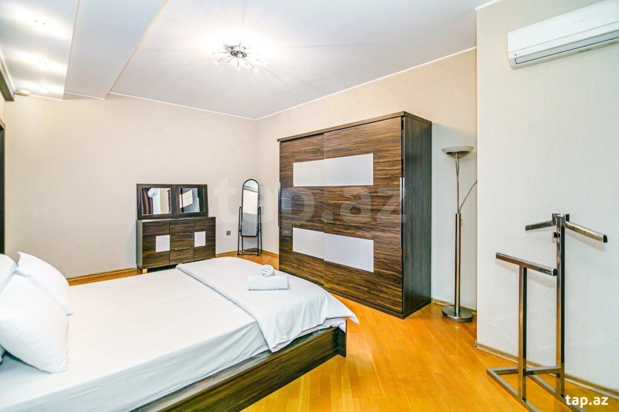 Kirayə verilir 4 otaqlı yeni tikili 200 m²