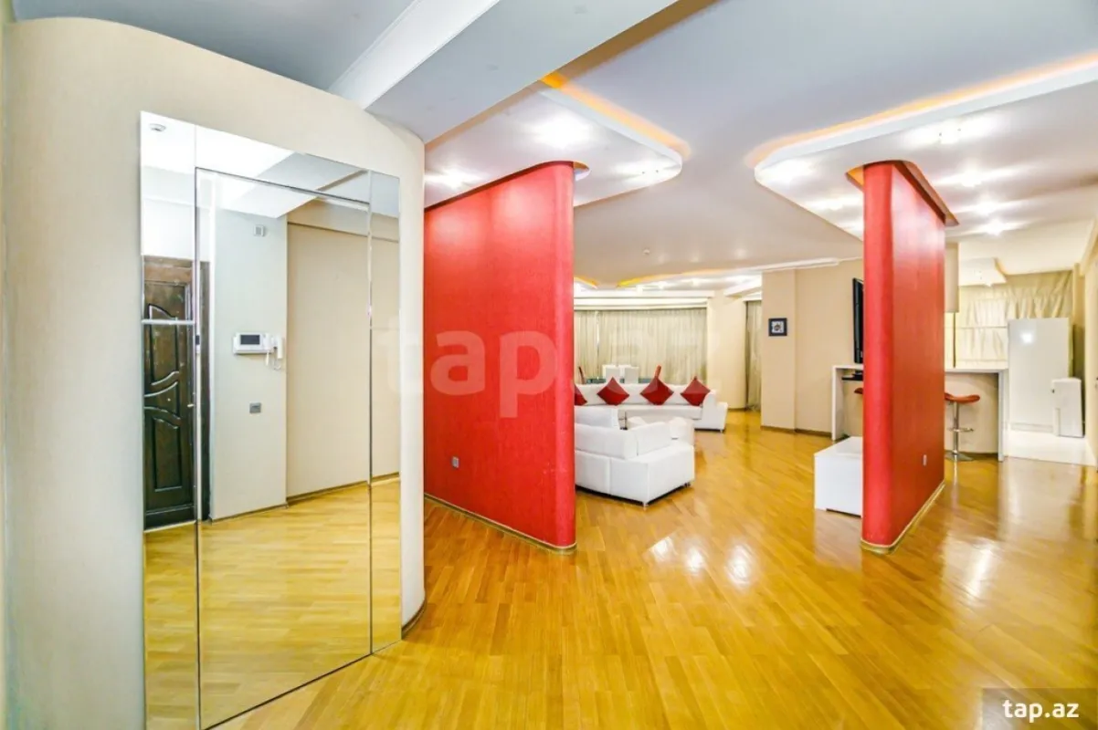 Kirayə verilir 4 otaqlı yeni tikili 200 m²