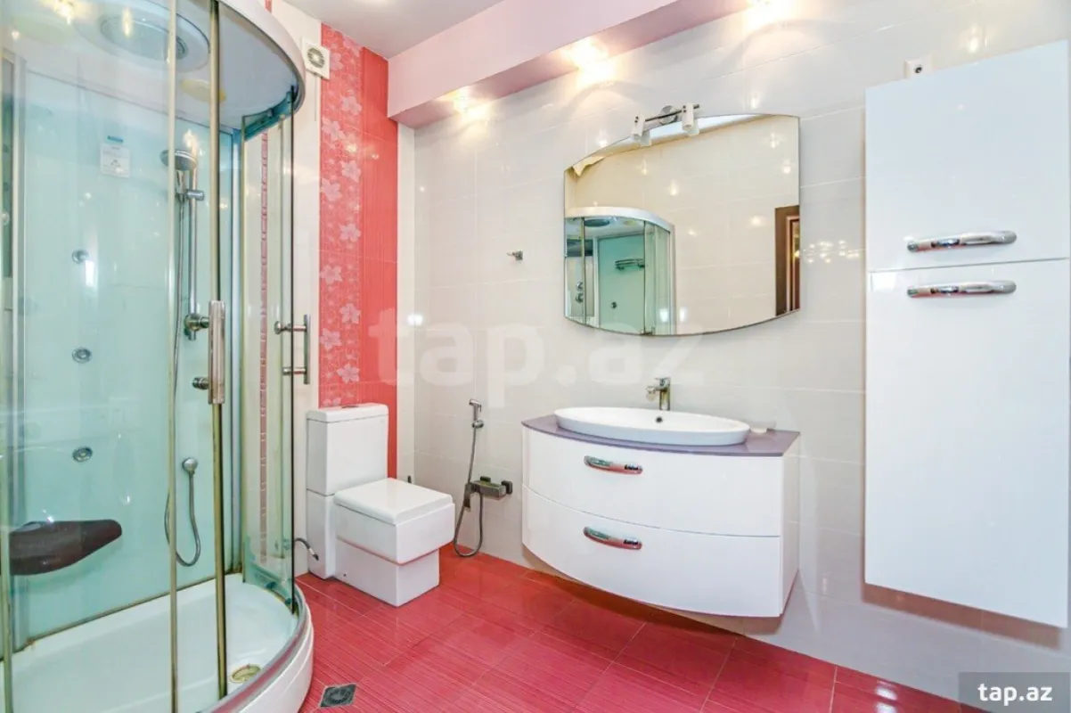 Kirayə verilir 4 otaqlı yeni tikili 200 m²