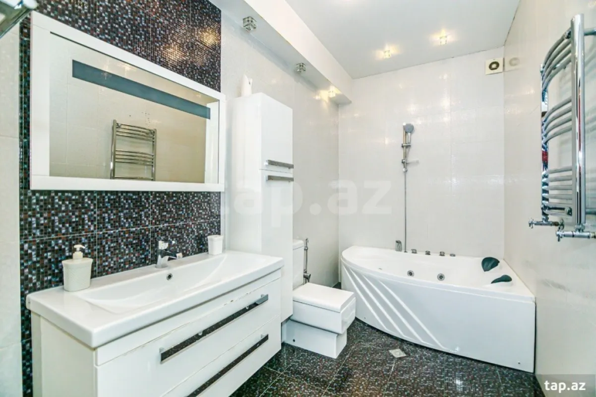 Kirayə verilir 4 otaqlı yeni tikili 200 m²