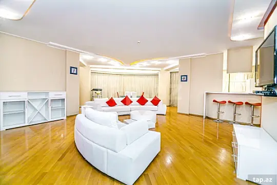 Kirayə verilir 4 otaqlı yeni tikili 200 m²